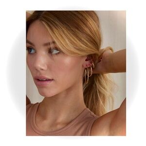 Fun Gold Hoop Earrings! Never worn ❤️‍🔥 +Set of 2+